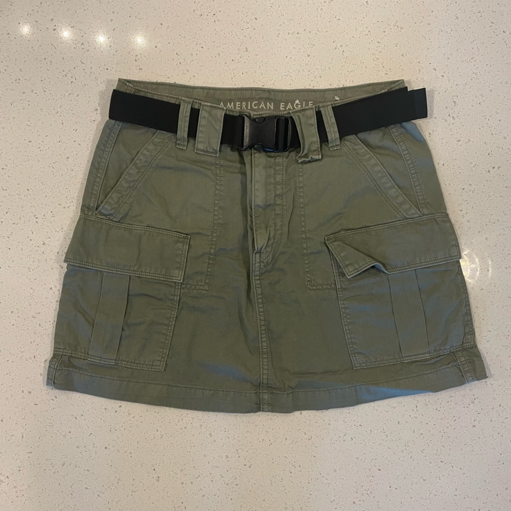 Womens American Eagle cargo mini skirt: size 6, hi-rise a-line 100% polyester